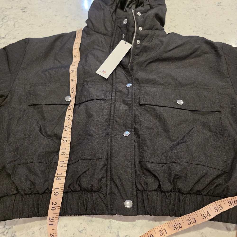 Vigoss Cropped Puffer Hooded Jacket Black Size Large NWT!